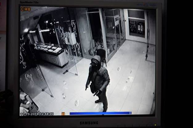 В столиці розшукують грабіжників ювелірних прикрас - фото, відео