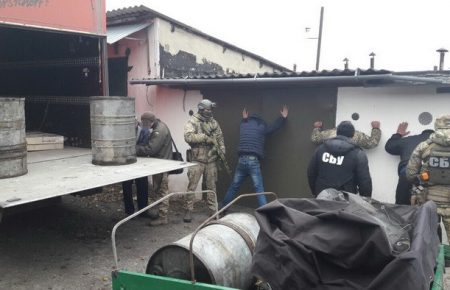 В одній з військових частин Житомирщини продавали пальне, призначене для АТО