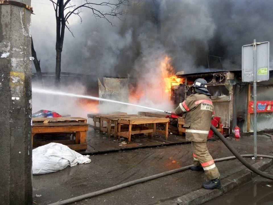 Підприємці півгодини самостійно гасили вогонь, — поліція про пожежу на «Лісовій»