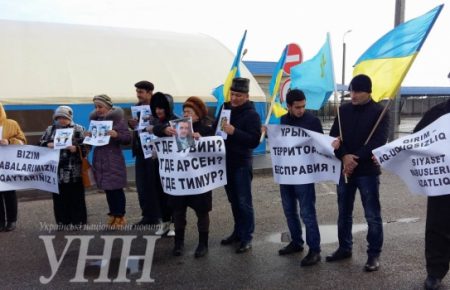 На КПВВ «Чонгар» кримські татари провели акцію до Дня прав людини