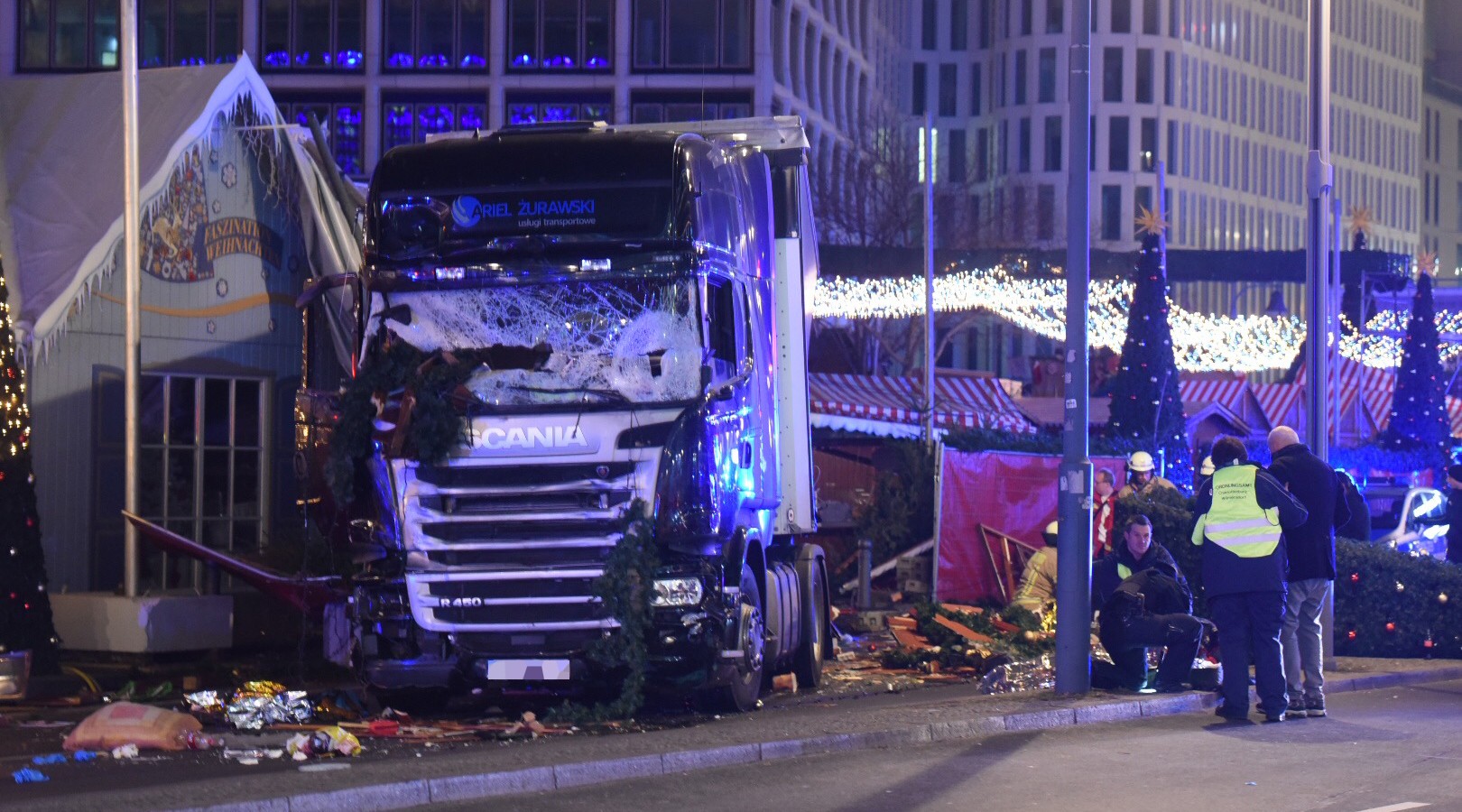 Вантажівка в’їхала в натовп у Берліні: кількість жертв зросла до 12-ти