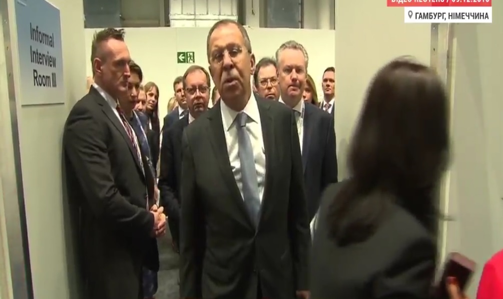Лавров вилаявся в бік оператора Reuters перед зустріччю зі Штайнмайєром — відео