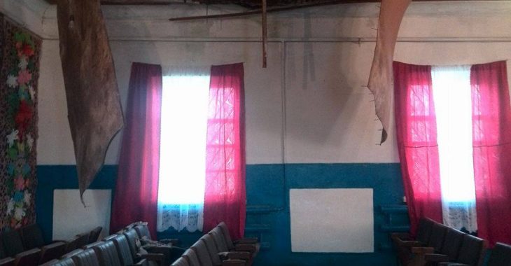 На виборчій дільниці у Дніпропетровській області під час голосування обвалився дах На виборчій дільниці у Дніпропетровській області під час голосування обвалився дах