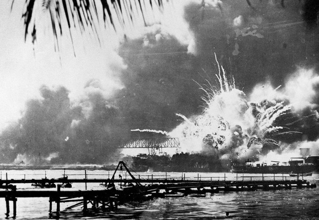 75 років «Перл-Гарбору» — битві, що дала початок війні в океані між США та Японією