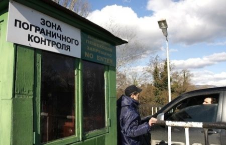 Жителя Євпаторії депортують з Крима "за порушення строків перебування в РФ"