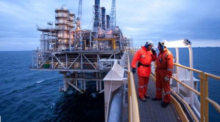 В Азербайджані десятьох нафтовиків винесло у відкрите море