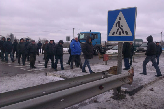 Під Полтавою ветерани МВС перекрили трасу Під Полтавою ветерани МВС перекрили трасу