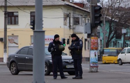 В Одесі розшукують підозрюваного у вбивстві, на вулицях чергують автоматники