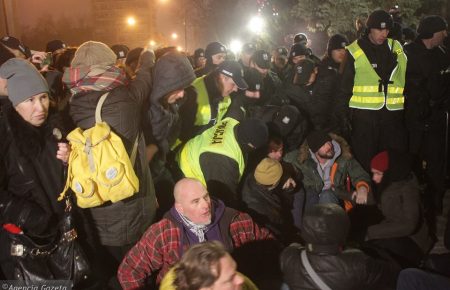 Польща: масштабні акції протесту, поліція застосувала сльозогінний газ ВІДЕО