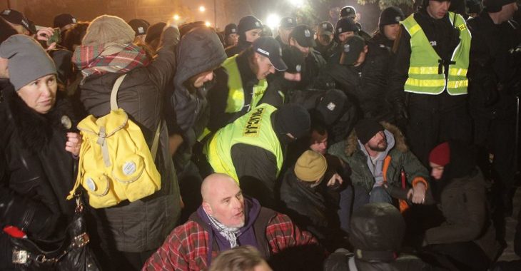 Польща: масштабні акції протесту, поліція застосувала сльозогінний газ ВІДЕО Польща: масштабні акції протесту, поліція застосувала сльозогінний газ ВІДЕО