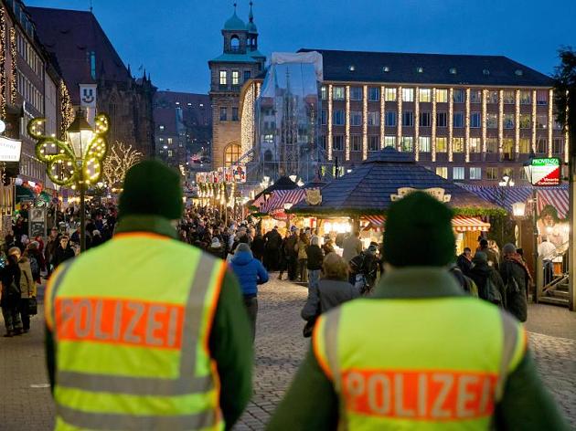 У Німеччині 12-річний хлопчик намагався підірвати бомбу на різдвяному ринку