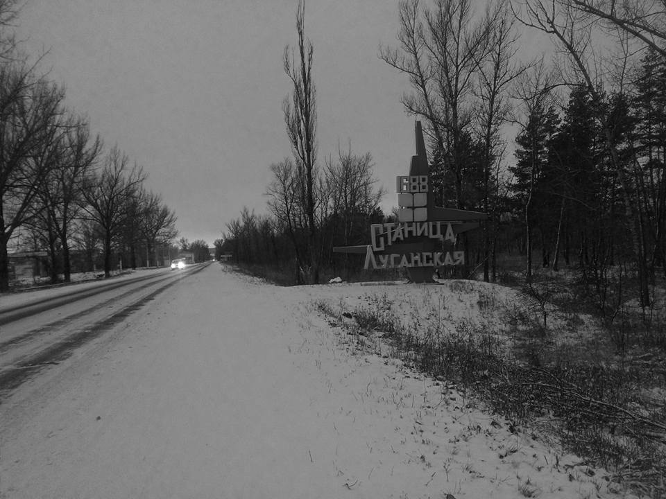 Засніжена та розбита: фото "чорно-білої" Станиці Луганської