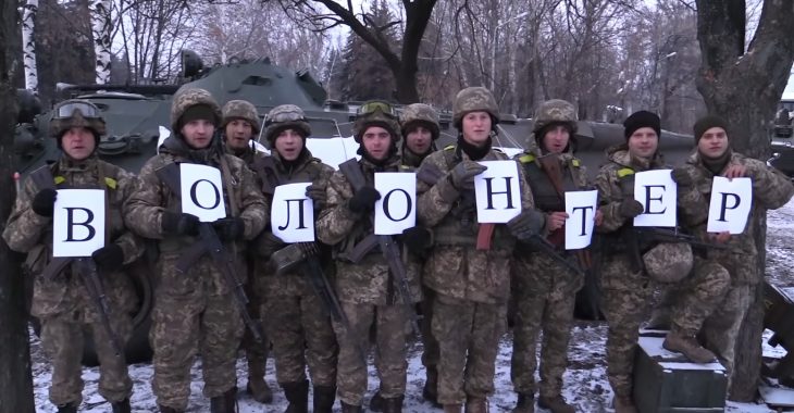 Бійці АТО оригінально привітали українських волонтерів — відео Бійці АТО оригінально привітали українських волонтерів — відео