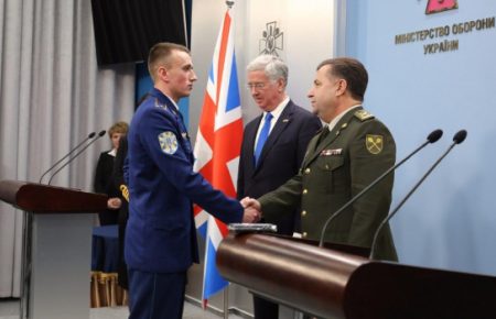 Український офіцер отримав нагороду від Коледжу Королівських ВПС Великої Британії