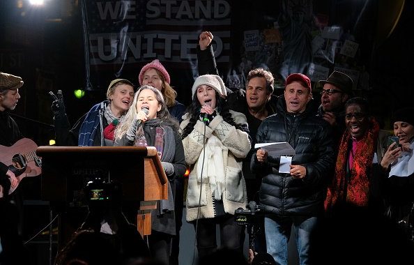 У Нью-Йорку голівудські актори вийшли на протести проти Трампа — фото У Нью-Йорку голівудські актори вийшли на протести проти Трампа — фото