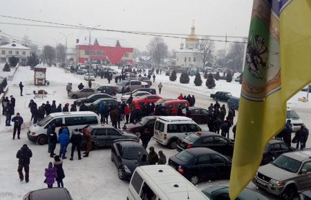 300 людей вийшли на мітинг після нічної перестрілки в Олевську, — депутат