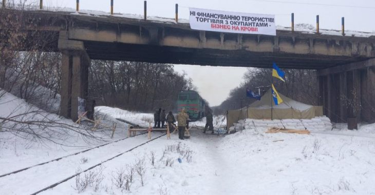 До учасників блокади на Донбасі їдуть силовики - волонтерка До учасників блокади на Донбасі їдуть силовики - волонтерка