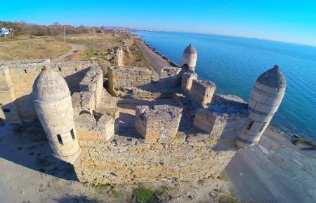 Фортеця Єні-Кале в Криму з висоти - захопливе відео