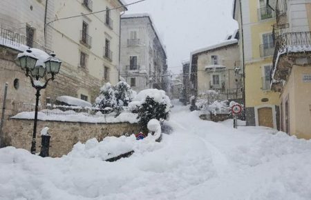 В Італії готель накрило сніговою лавиною — відео, фото