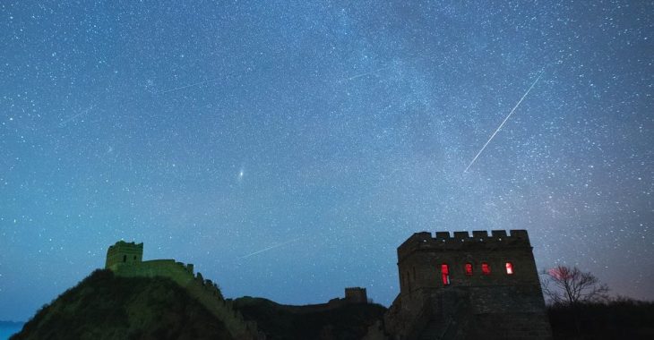 З'явилися фотографії метеоритного дощу, що 3 січня пройшов повз Землю З'явилися фотографії метеоритного дощу, що 3 січня пройшов повз Землю