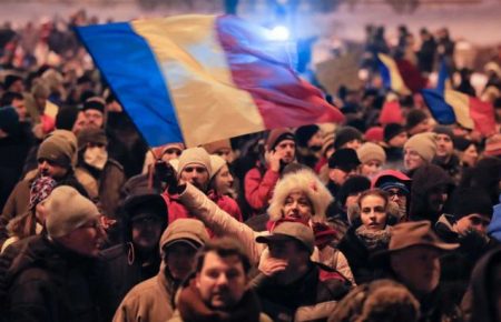 Десятки тисяч людей протестують проти масових амністій у Румунії