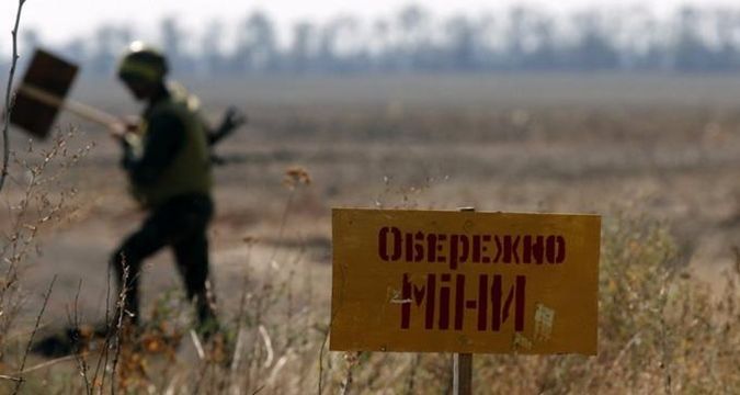 Розмінування Донбасу може затягтись на десятки років - Муженко