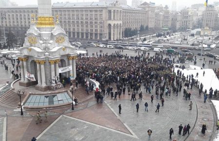 На Майдані вшановують загиблих у Авдіївці — фото