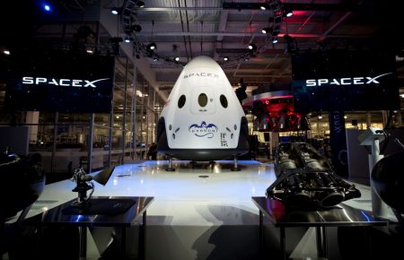 SpaceX анонсував туристичний політ навколо Місяця в 2018 році