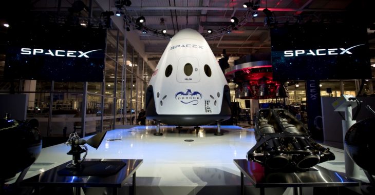 SpaceX анонсував туристичний політ навколо Місяця в 2018 році SpaceX анонсував туристичний політ навколо Місяця в 2018 році