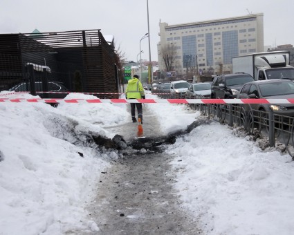 У Києві пролунав вибух — свідки повідомляють про стовп вогню з-під землі