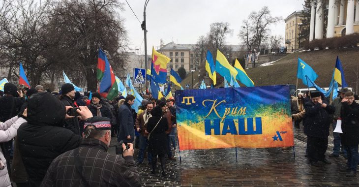 День крымского сопротивления: люди готовятся к маршу День крымского сопротивления: люди готовятся к маршу