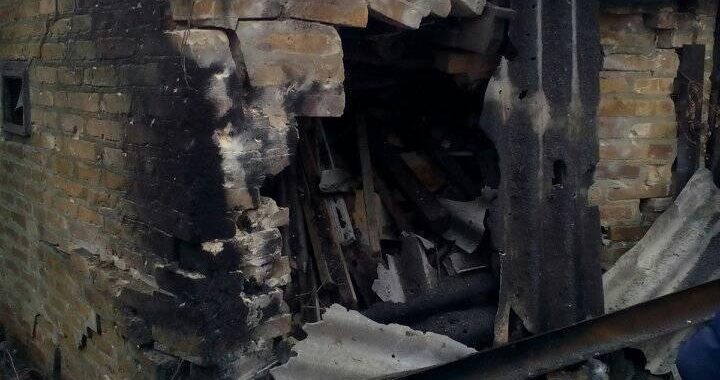 Бойовики обстріляли Красногорівку, зруйновано 4 житлових будники (ФОТО) Бойовики обстріляли Красногорівку, зруйновано 4 житлових будники (ФОТО)