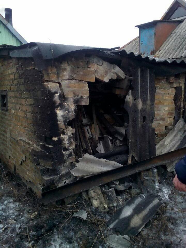 Бойовики обстріляли Красногорівку, зруйновано 4 житлових будники (ФОТО)