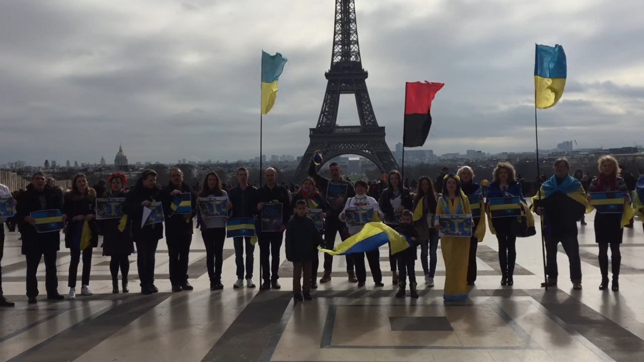 Як у Парижі вийшли на підтримку боротьби проти анексії Криму — відео