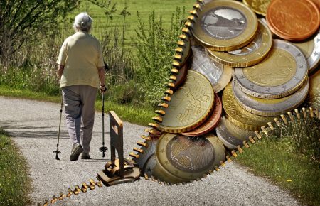 Як пенсіонерів ошукують у договорах довічного утримання?
