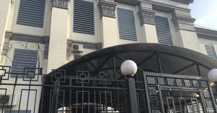 В Росії заочно звинуватили шістьох українців за напад на посольство РФ В Росії заочно звинуватили шістьох українців за напад на посольство РФ