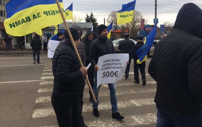 На кордоні з Румунією, Словаччиною та Польщею протестують автомобілісти