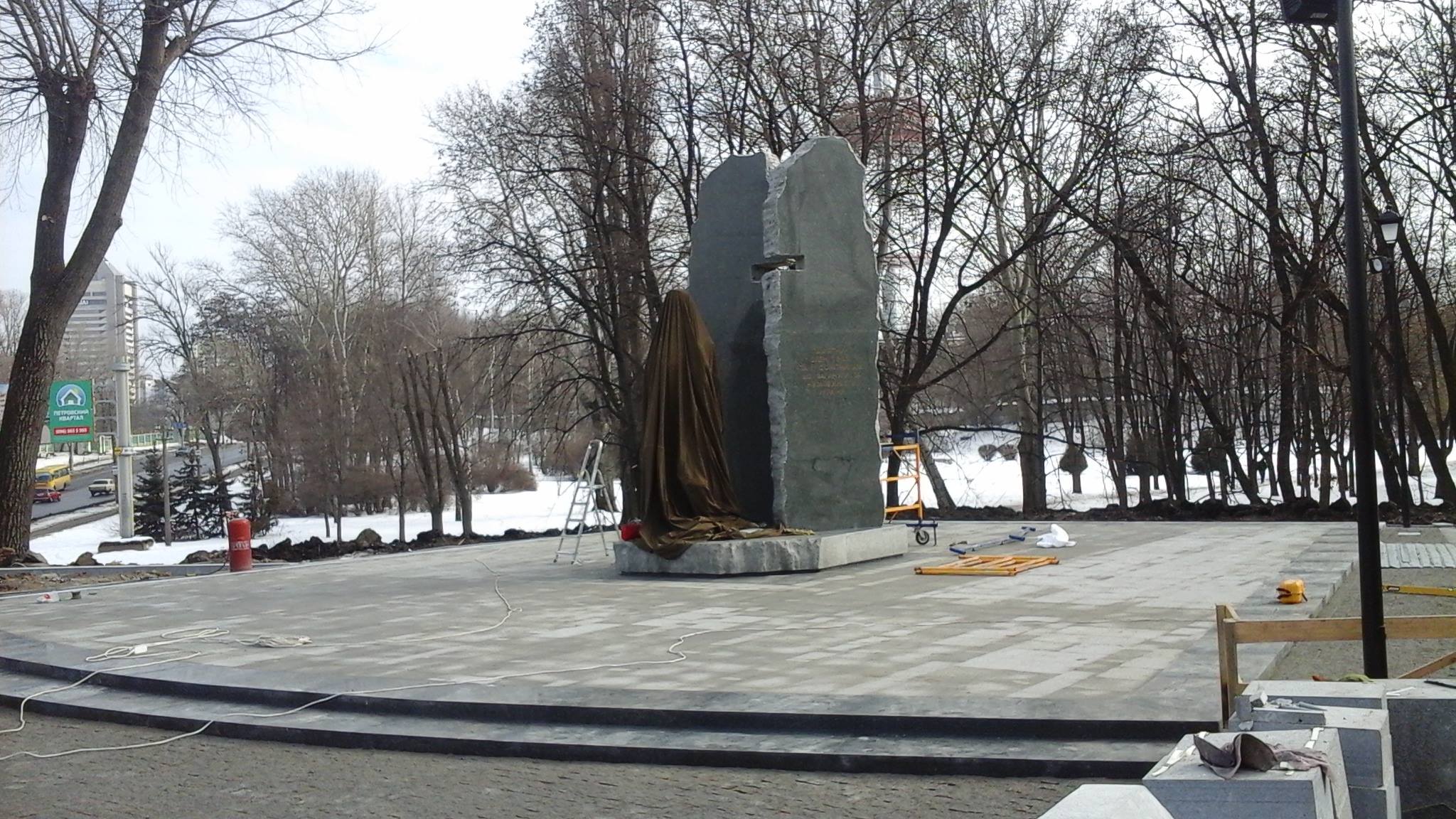 Пам’ятник Олені Телізі відкриють у Бабиному Яру наступного тижня