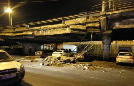 У Києві водіїв просять оминати Шулявський міст