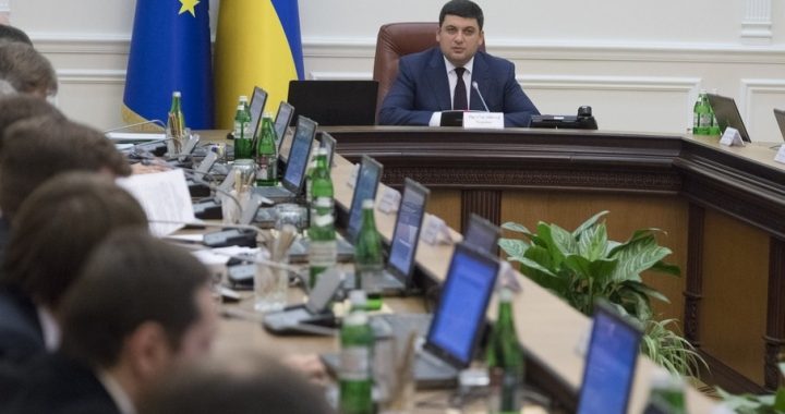 Активність у соцмережах: 70% дописів у Фейсбук міністри роблять в робочий час Активність у соцмережах: 70% дописів у Фейсбук міністри роблять в робочий час
