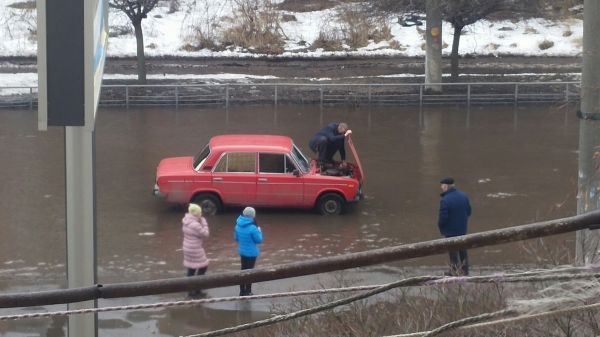 У Вінниці обмежено рух транспорту, вулиці затопило (ФОТО, ВІДЕО)