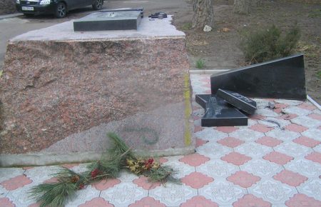 На Кіровоградщині невідомі зрйнували пам'ятник Небесній сотні - фото