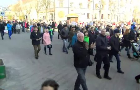 У Білорусі «Марш недармоїдів» крокує столицею — людей стає дедалі більше — відео