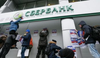 Чого чекати вкладникам російських банків, які підпали під санкції?