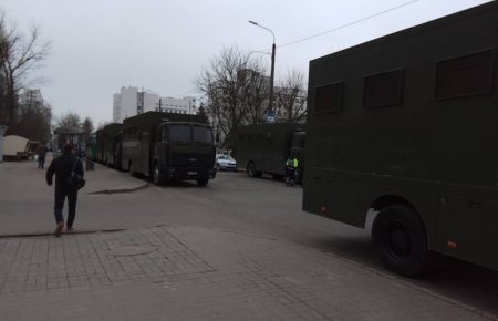 Рух перекрито, на вулицях силовики, - в Мінську готуються до акції протесту ФОТО