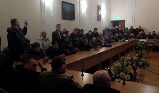 Прихильники блокади зайняли Волинську ОДА Прихильники блокади зайняли Волинську ОДА