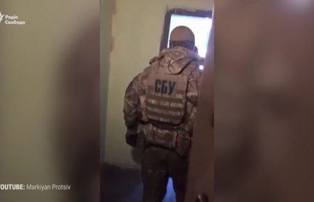З'явилося відео, де силовики намагаються обшукати квартиру Юлії Марушевської
