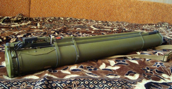В Херсоні чоловік їздив з гранатометом у машині - соцмережі В Херсоні чоловік їздив з гранатометом у машині - соцмережі