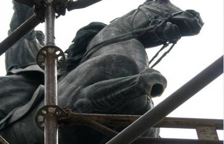 Відпиляна нога коня — це лише перший крок, — урбаністка про інцидент з пам’ятником Щорсу