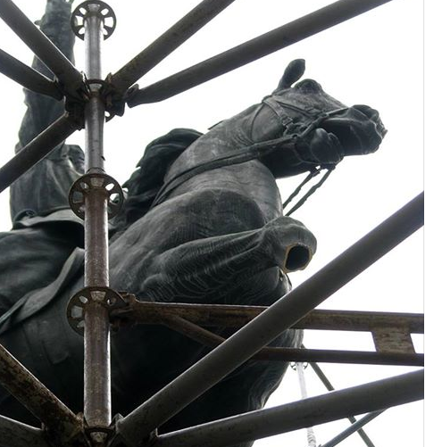Відпиляна нога коня — це лише перший крок, — урбаністка про інцидент з пам’ятником Щорсу